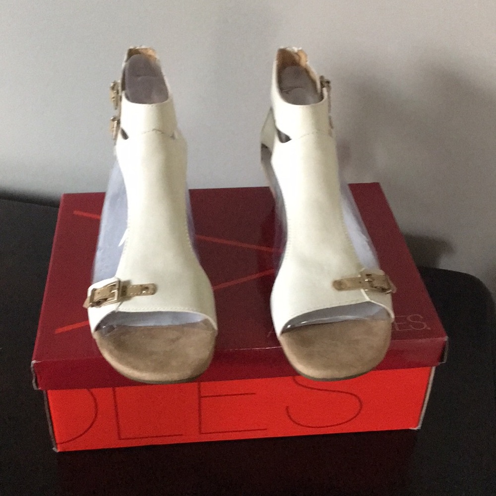 Aerosols sandals